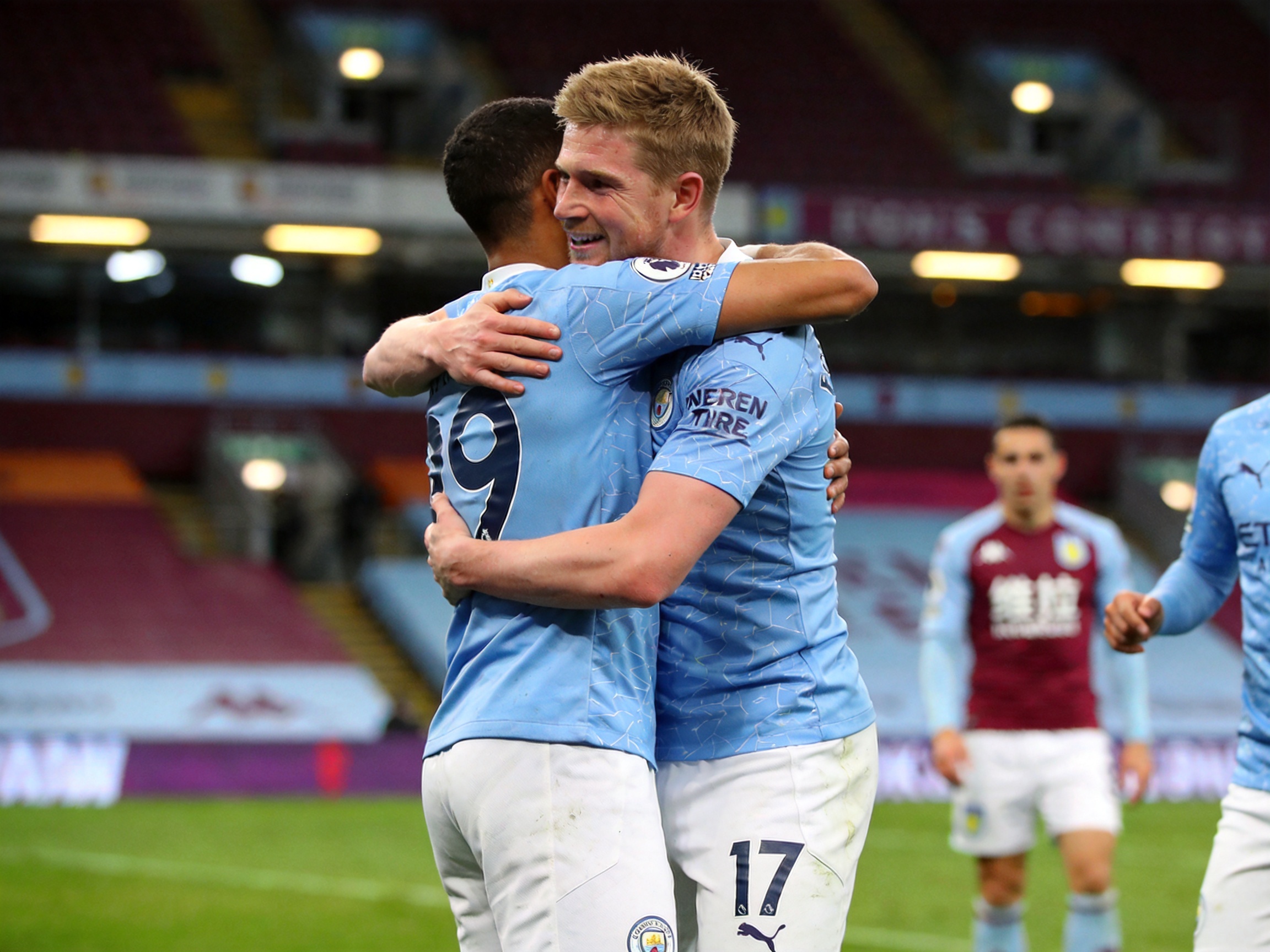 足球比赛战报 球员庆祝